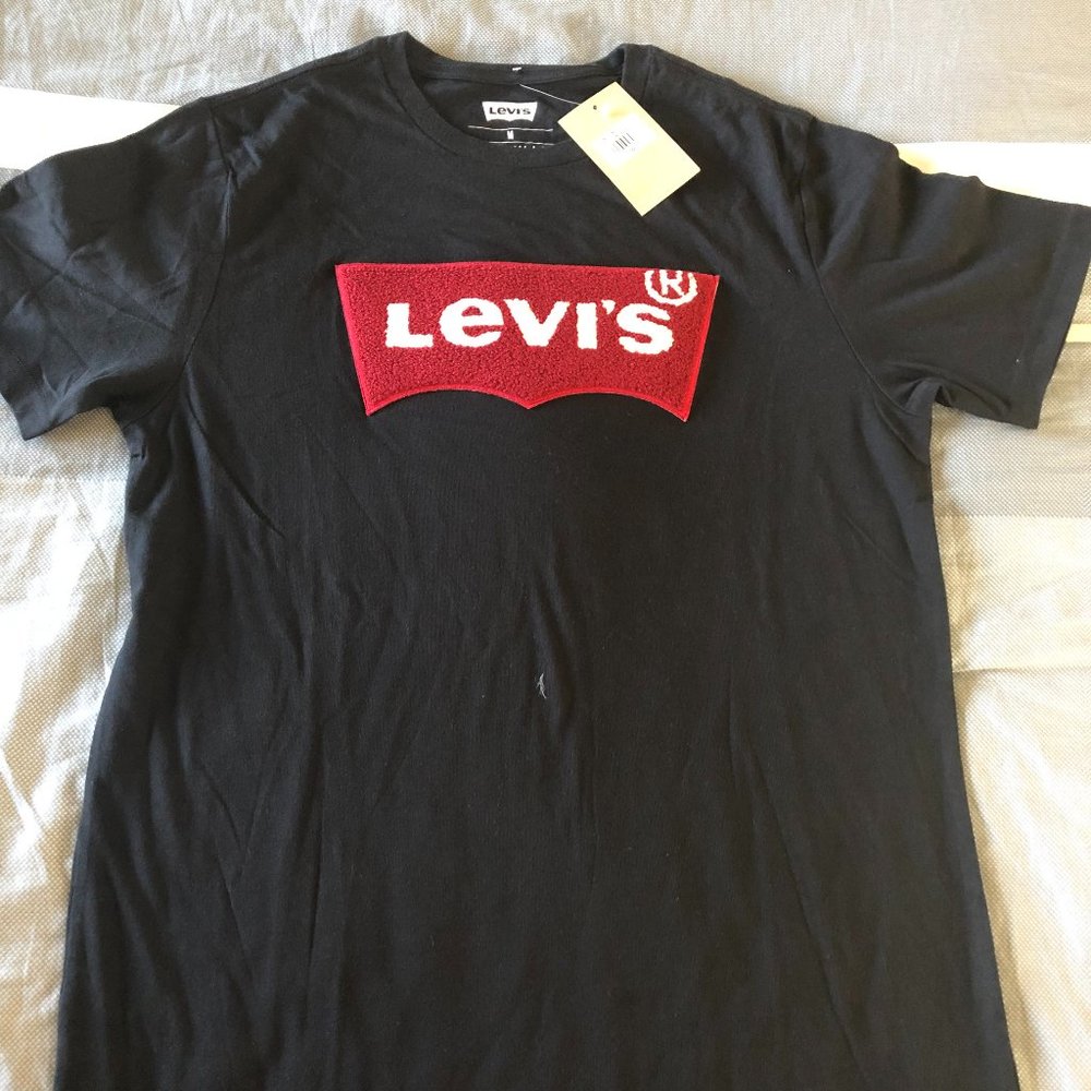 Levi's Black T-shirt, size M new with tags